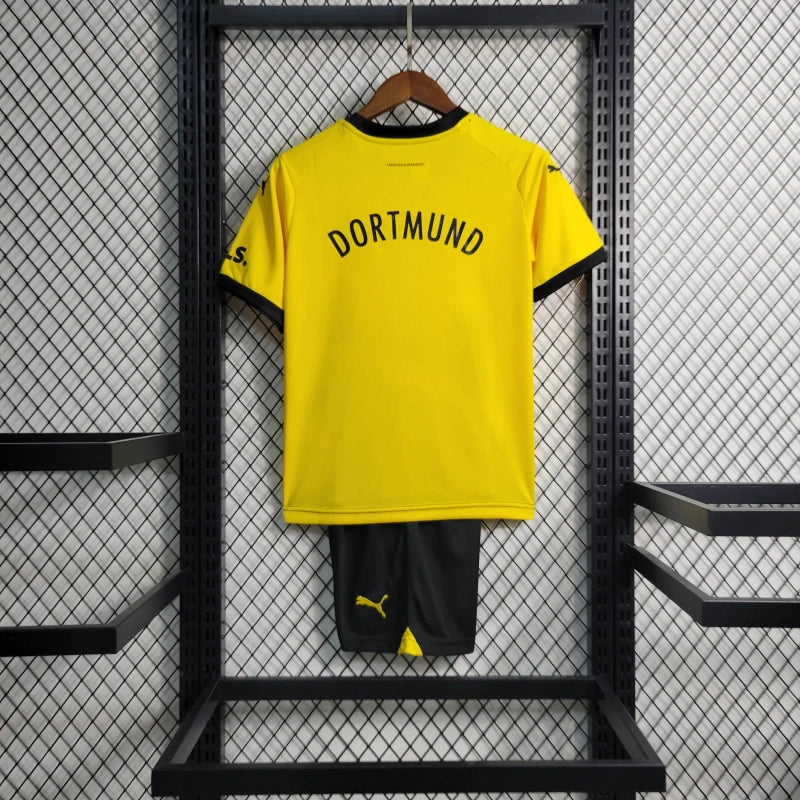 Borussia Dortmund 2023 „50. aniversare" set limitat pentru copii