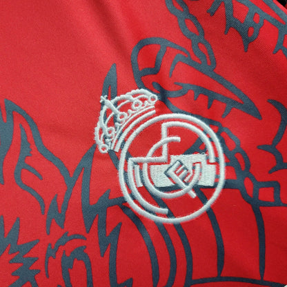 Real Madrid 2024-es „Lunar Red” limitált mez