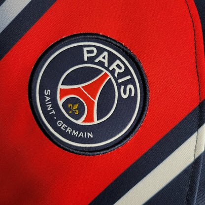 Paris Saint-Germain 2023 este un tricou intern