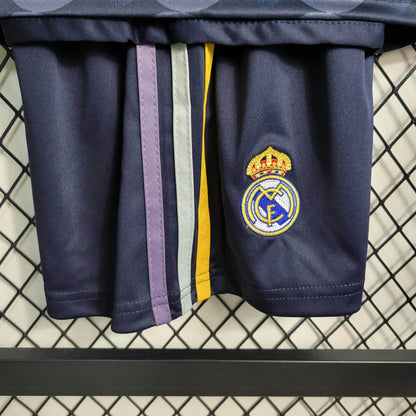 Real Madrid 2023 set copil oaspete