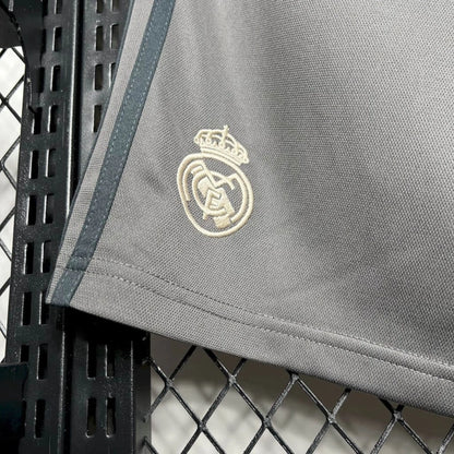 Real Madrid 2024-es „Old School” limitált rövidnadrág